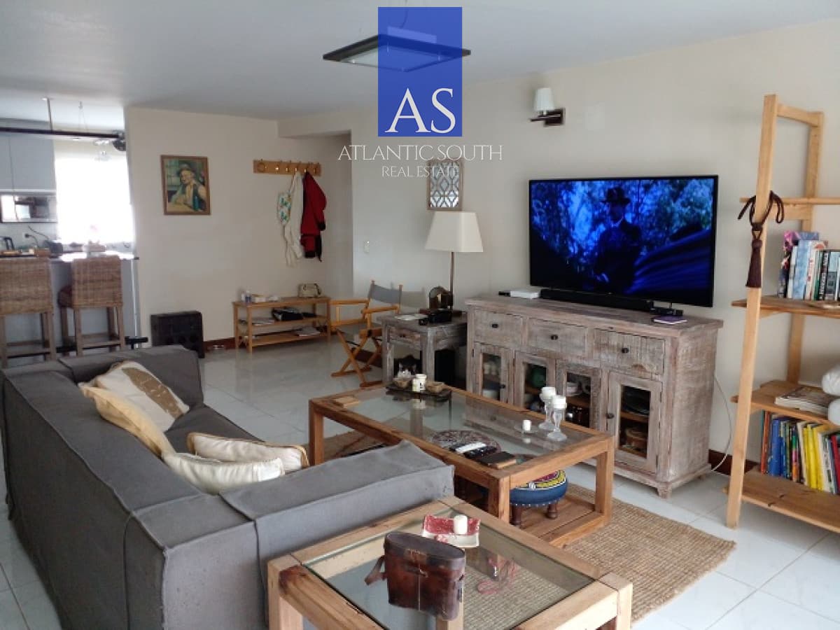 Apartamento moderno 3 dormitorios frente al mar primera línea Playa Mansa Pinares Punta del Este