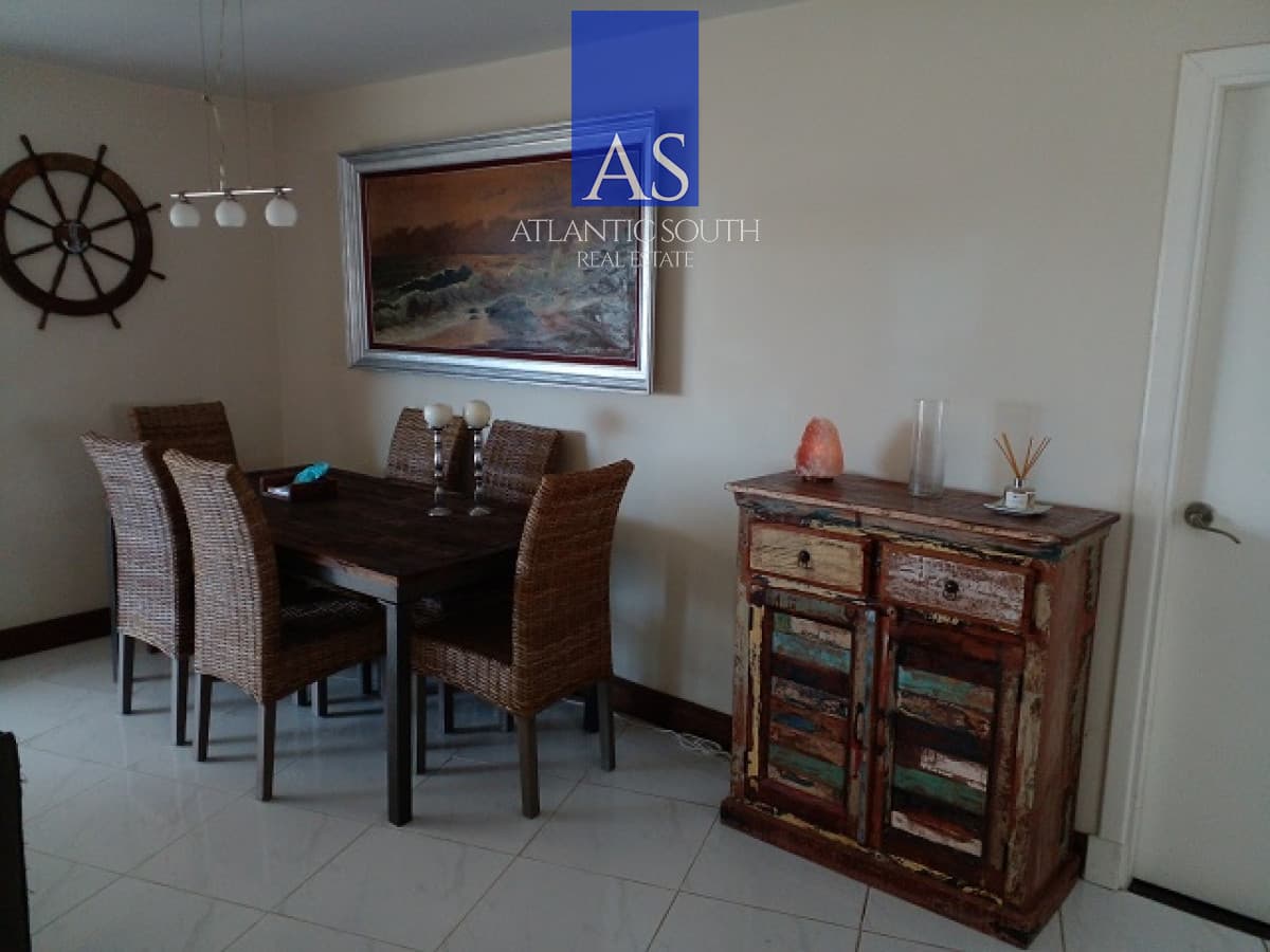 Apartamento moderno 3 dormitorios frente al mar primera línea Playa Mansa Pinares Punta del Este
