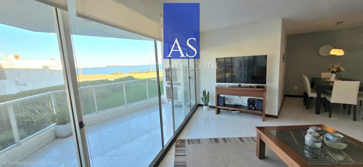Apartamento 3 dormitorios frente al mar Playa Mansa Pinares moderno con cochera