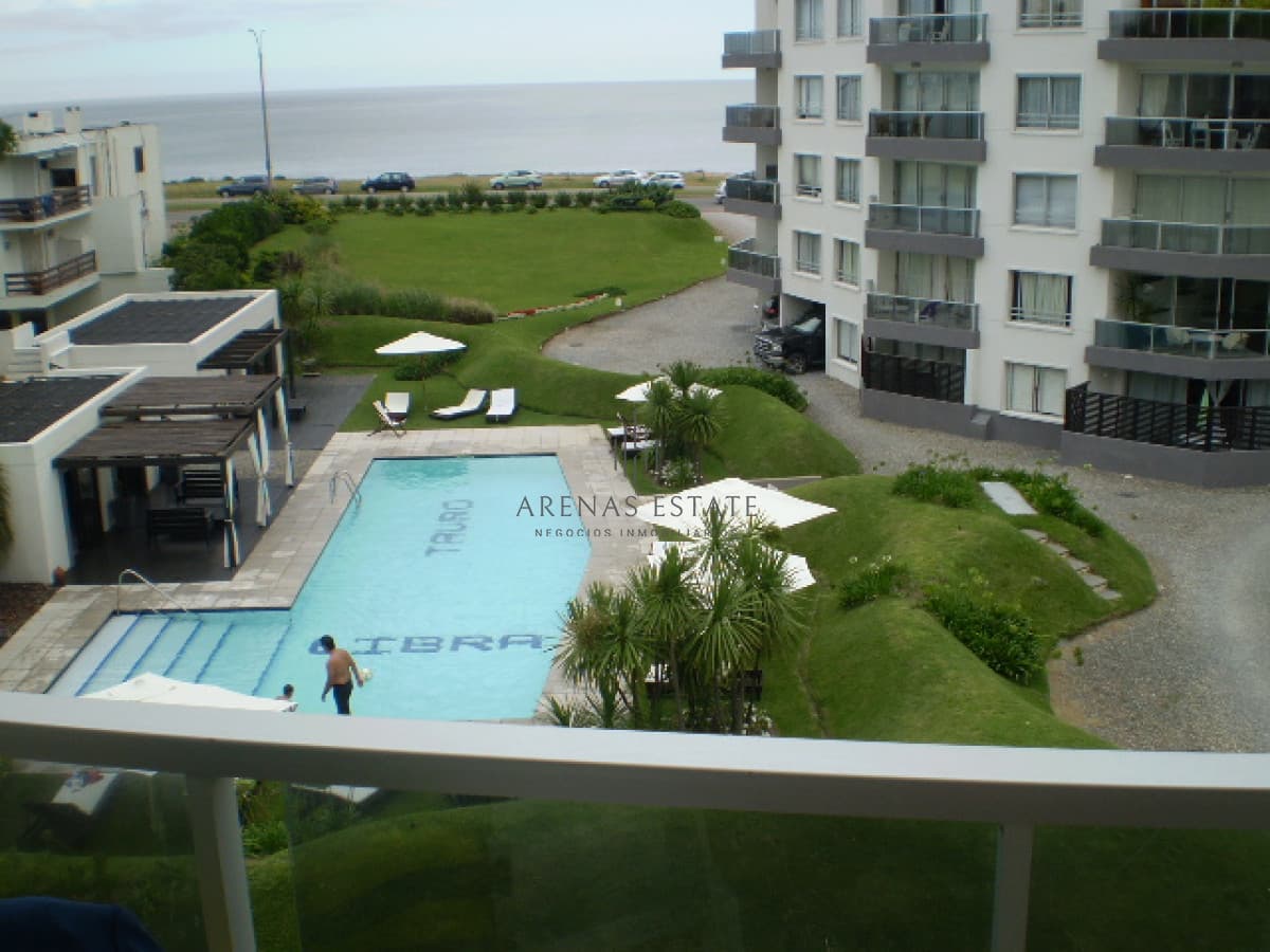 Apartamento ID.3272 - Apartamento de 2 dormitorios en venta , Primera lInea , Punta del Este