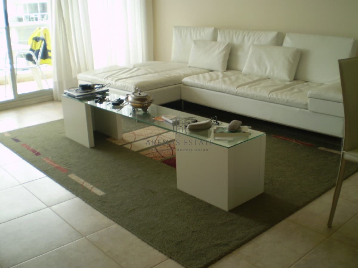 Apartamento ID.3272 - Apartamento de 2 dormitorios en venta , Primera lInea , Punta del Este