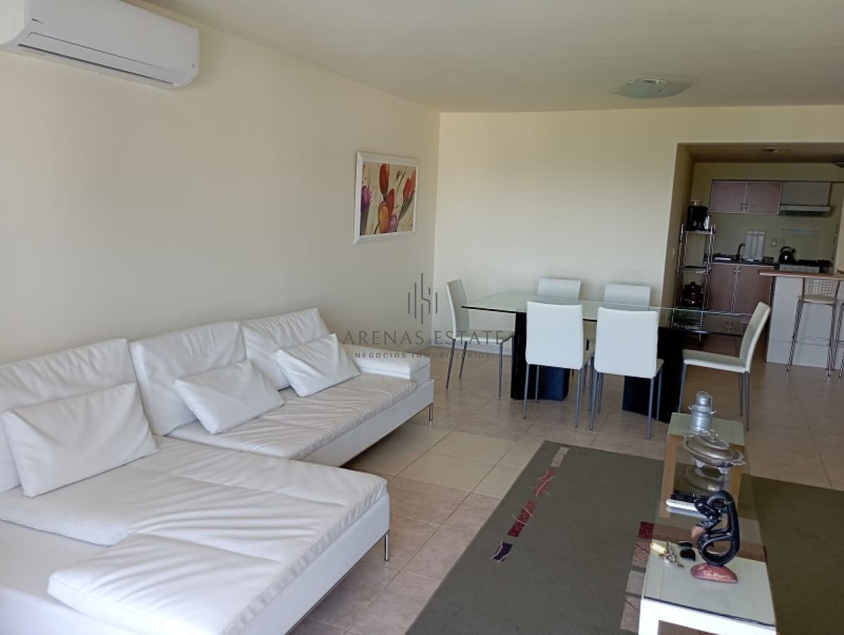 Apartamento ID.3272 - Apartamento de 2 dormitorios en venta , Primera lInea , Punta del Este
