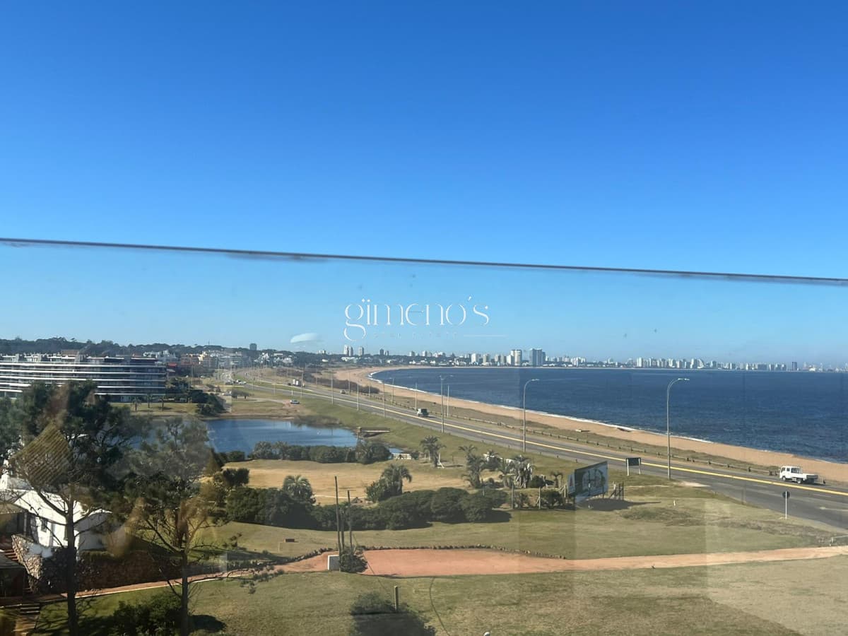 Venta de Apartamento 2 Dormitorios Playa Mansa - Punta del Este