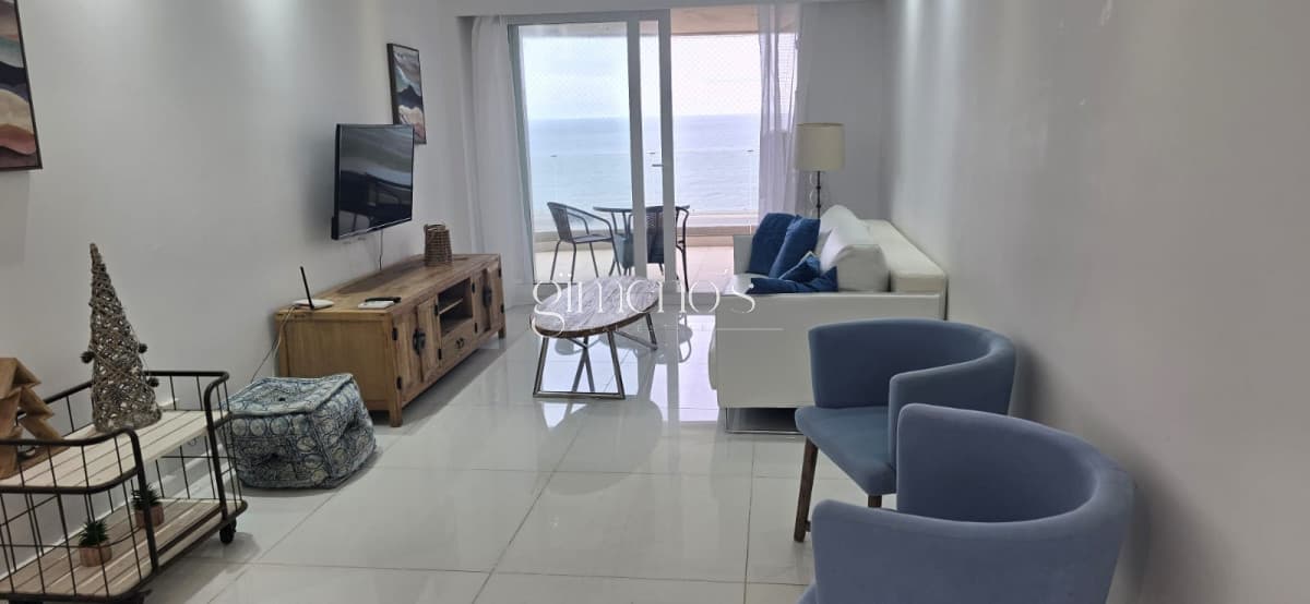 Venta de Apartamento 2 Dormitorios Playa Mansa - Punta del Este