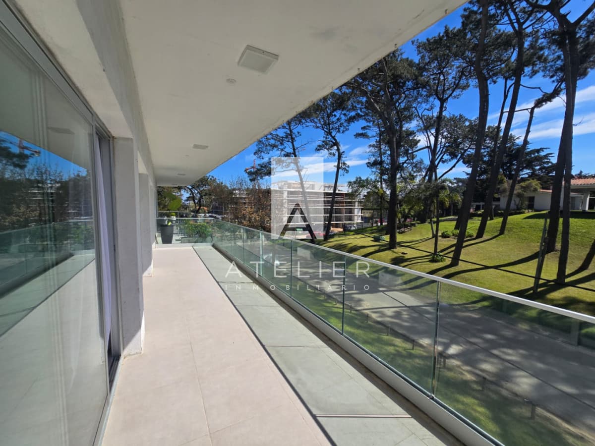 Apartamento de 2 dormitorios, playa mansa, Punta del Este