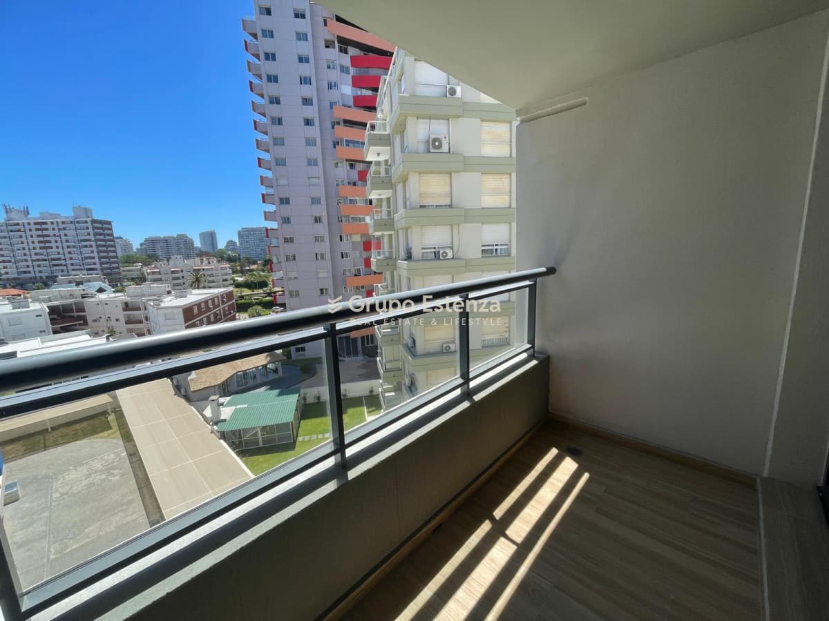 Edificio en la Pastora cerca de la brava