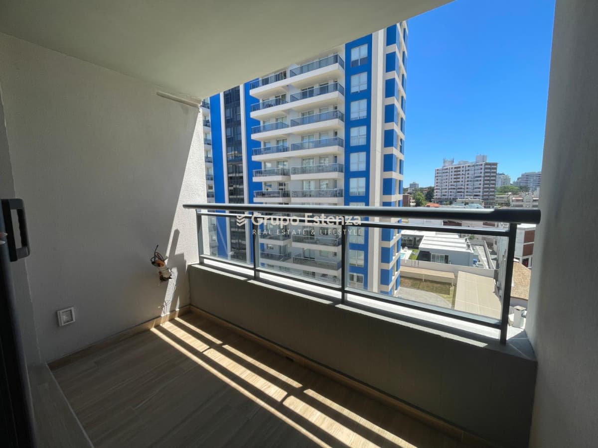 Edificio en la Pastora cerca de la brava