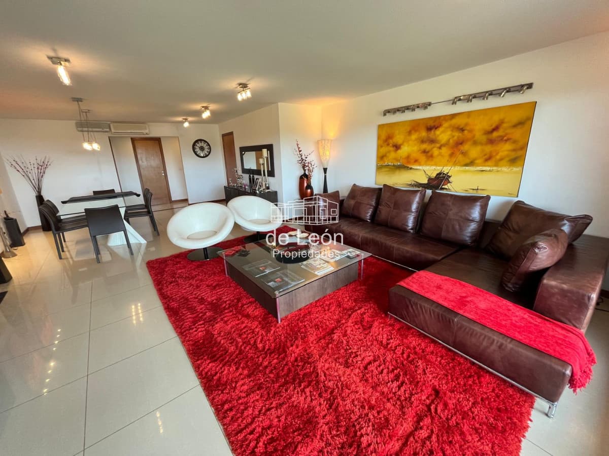 Departamento de 3 dormitorios en suite + servicio, Brava Punta del Este