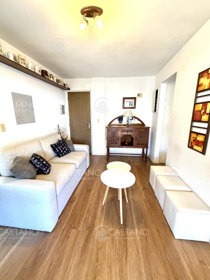 Un dormitorio en venta con gran terraza en Peninsula.