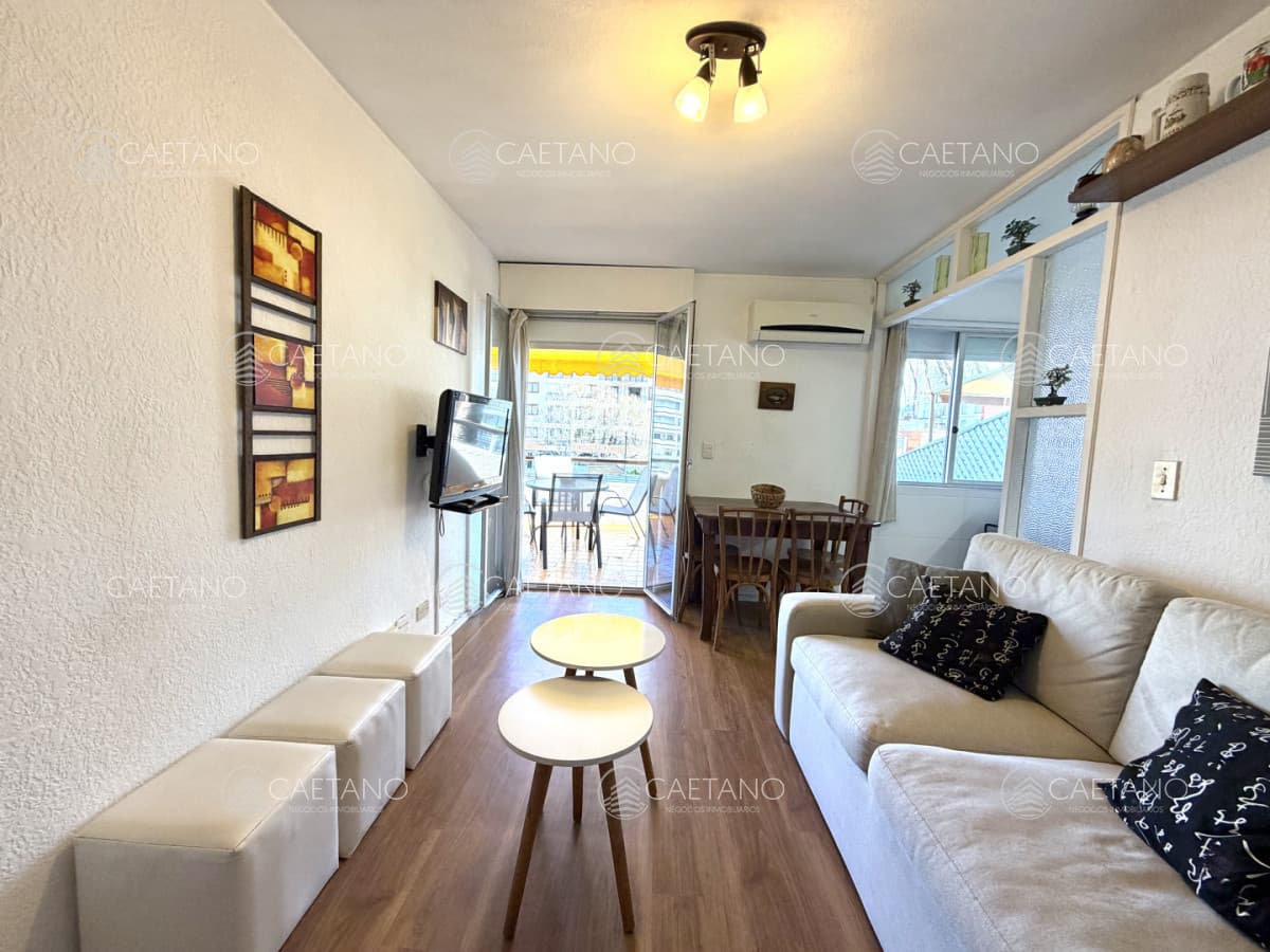 Un dormitorio en venta con gran terraza en Peninsula.