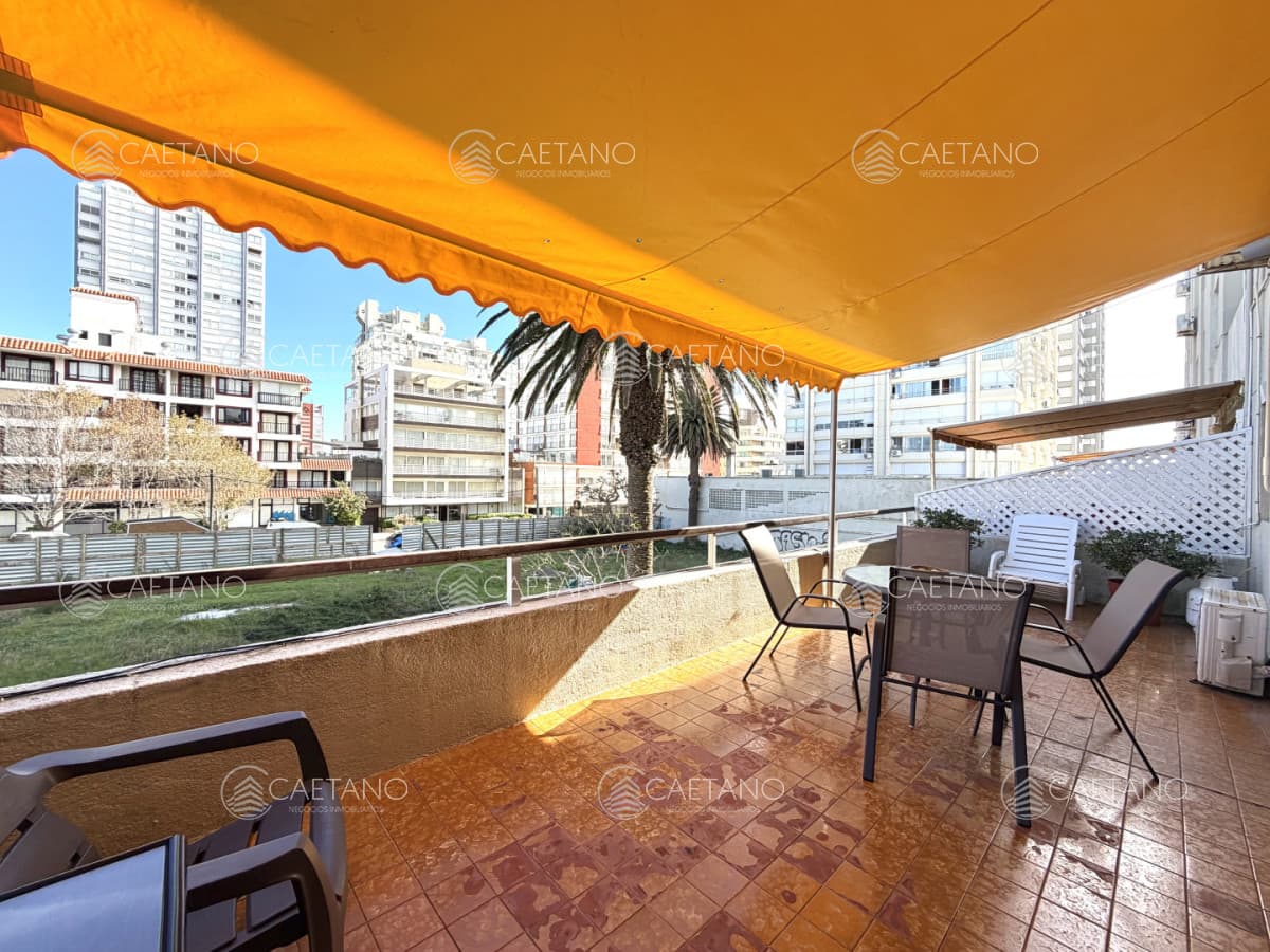 Un dormitorio en venta con gran terraza en Peninsula.