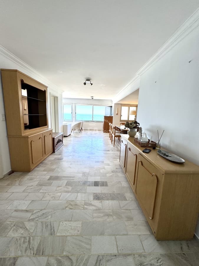 Punta del Este, APTO en venta de 2 dormitorios !!