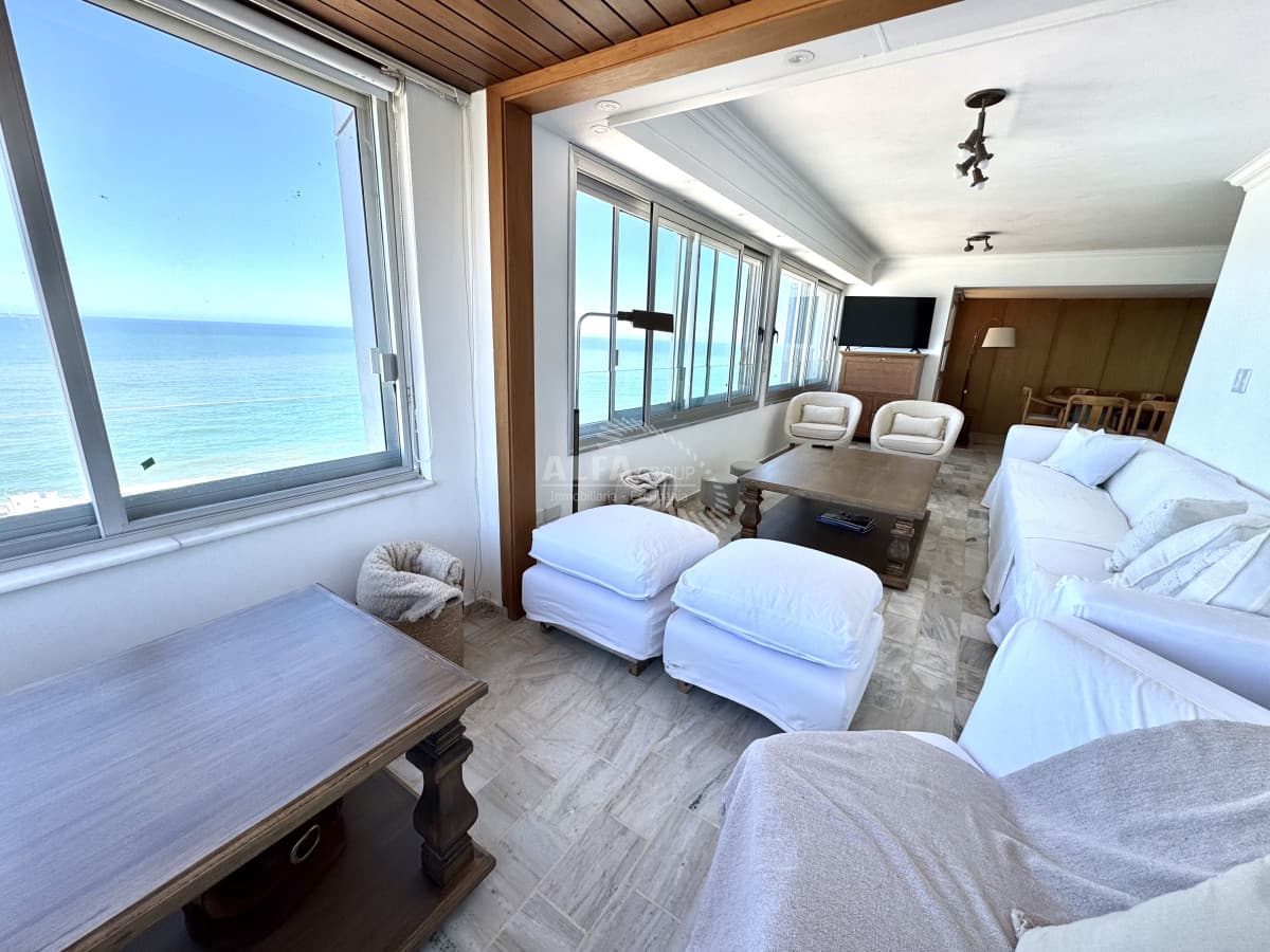 Punta del Este, APTO en venta de 2 dormitorios !!