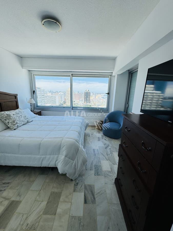 Punta del Este, APTO en venta de 2 dormitorios !!