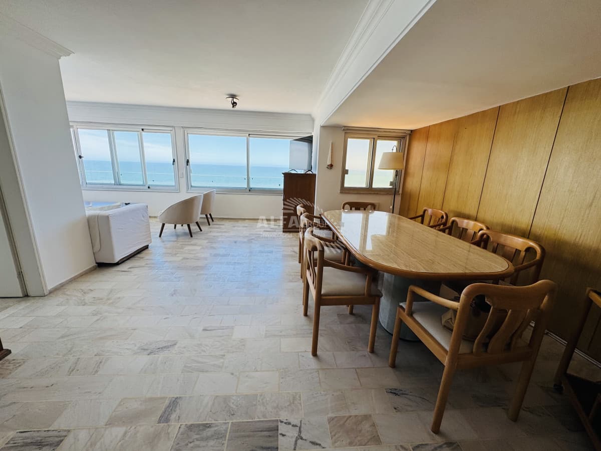 Punta del Este, APTO en venta de 2 dormitorios !!