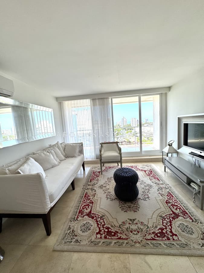 Apartamento de 1 dormitorio en venta en Torre Yoo, Punta del Este.