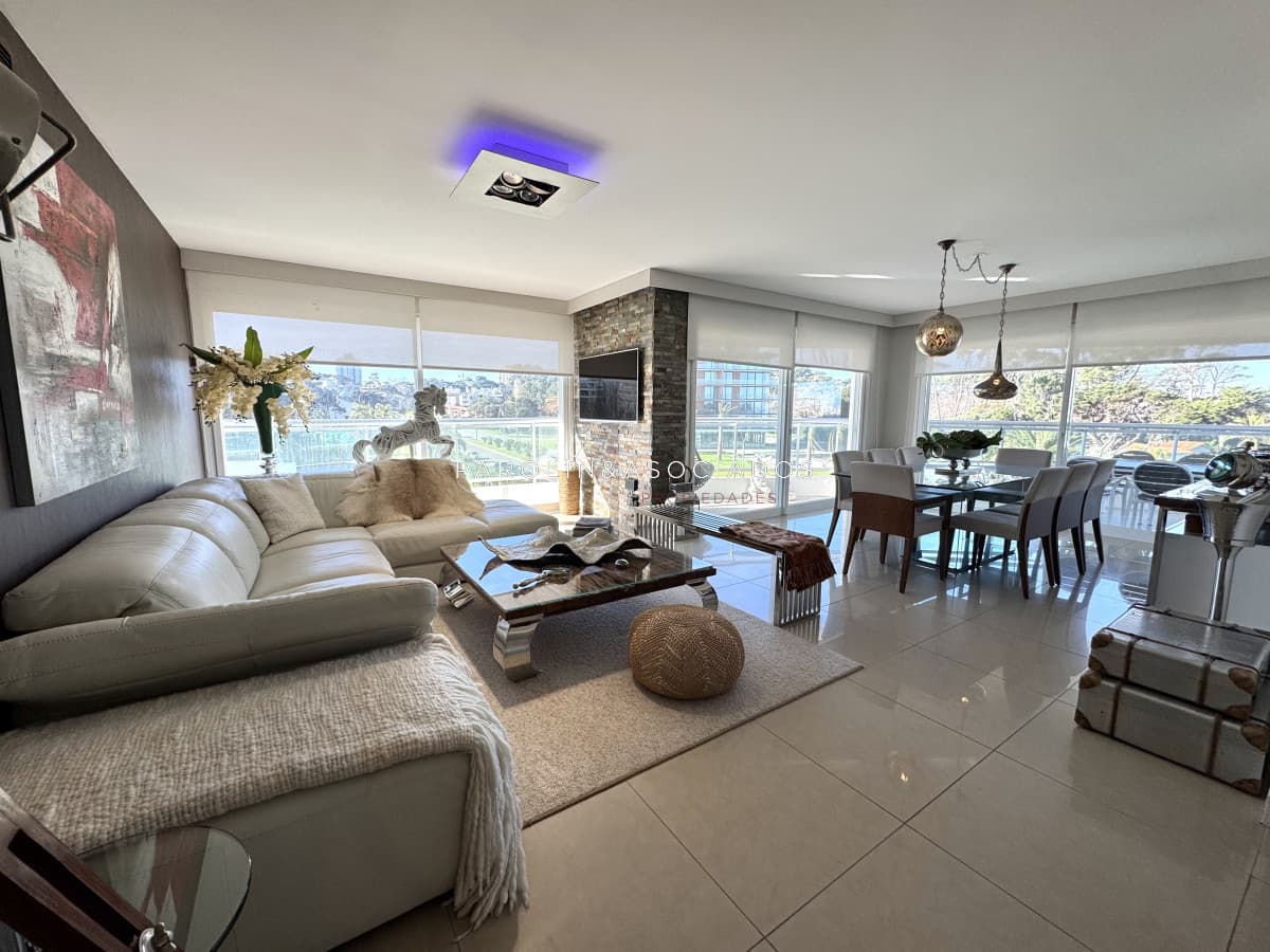 Aquarela Apartamento en venta 2 dormitorios en suite y dependencia de servicio