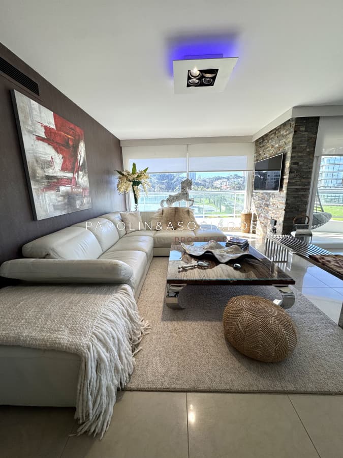 Aquarela Apartamento en venta 2 dormitorios en suite y dependencia de servicio