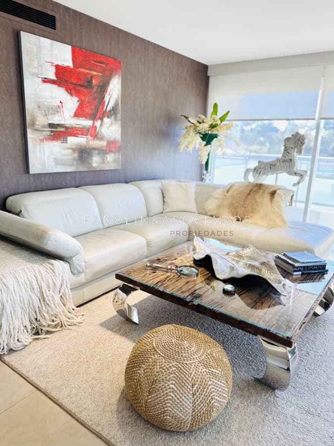 Aquarela Apartamento en venta 2 dormitorios en suite y dependencia de servicio