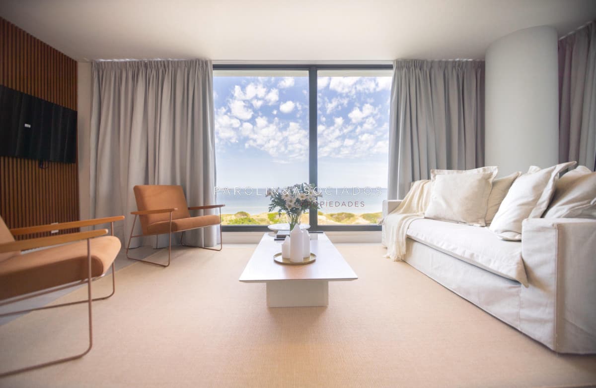 Venetian en venta tres suites y dependencia, Punta del Este.