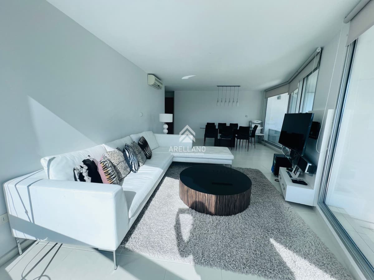 Apartamento ID.4191 - Atractivo esquinero en la Mansa a pasos del Conrad