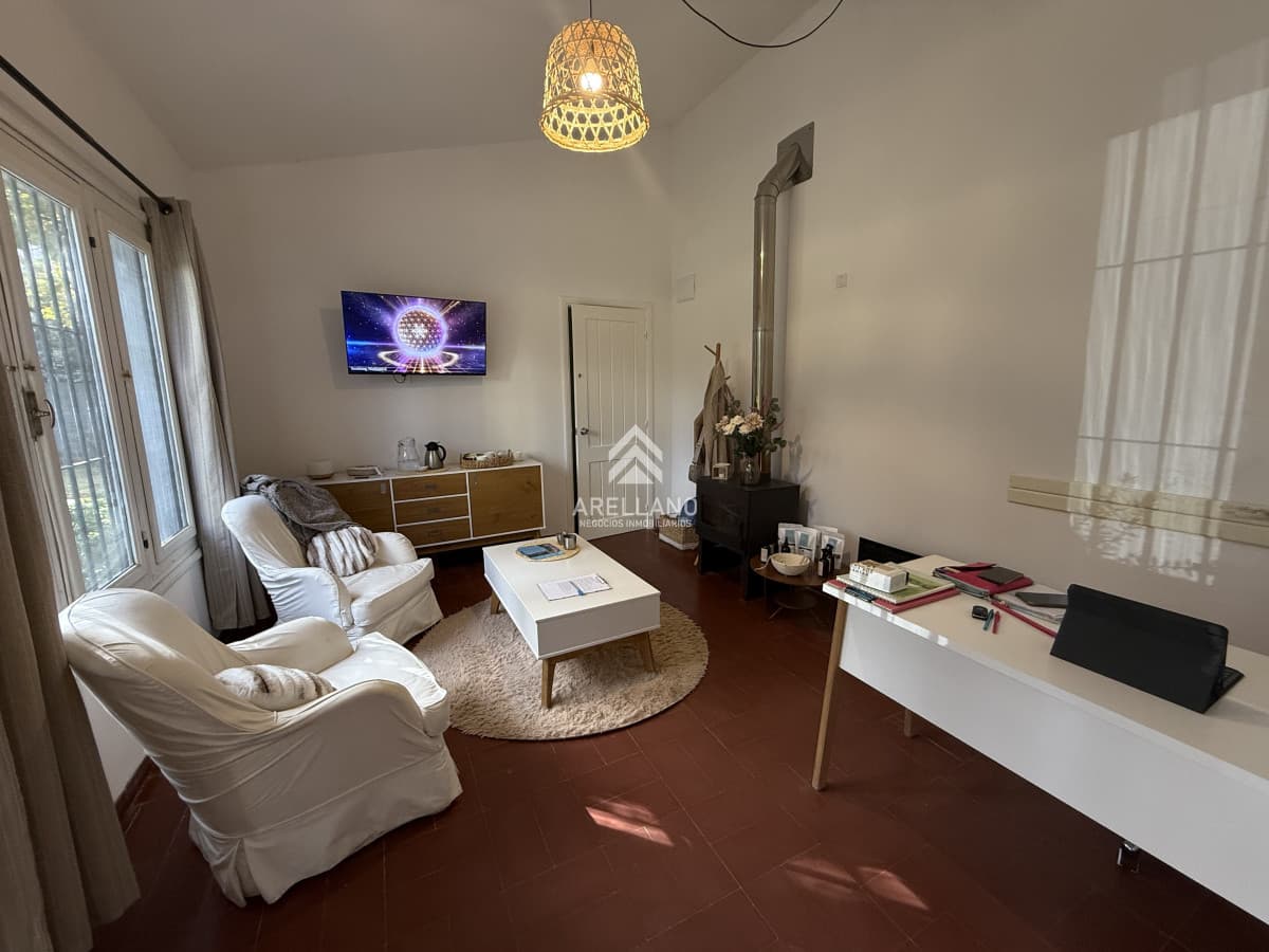 Casa ID.4864 - Casa en alquiler anual 2 dormitorios y dependencia de servicio. Punta del Este.