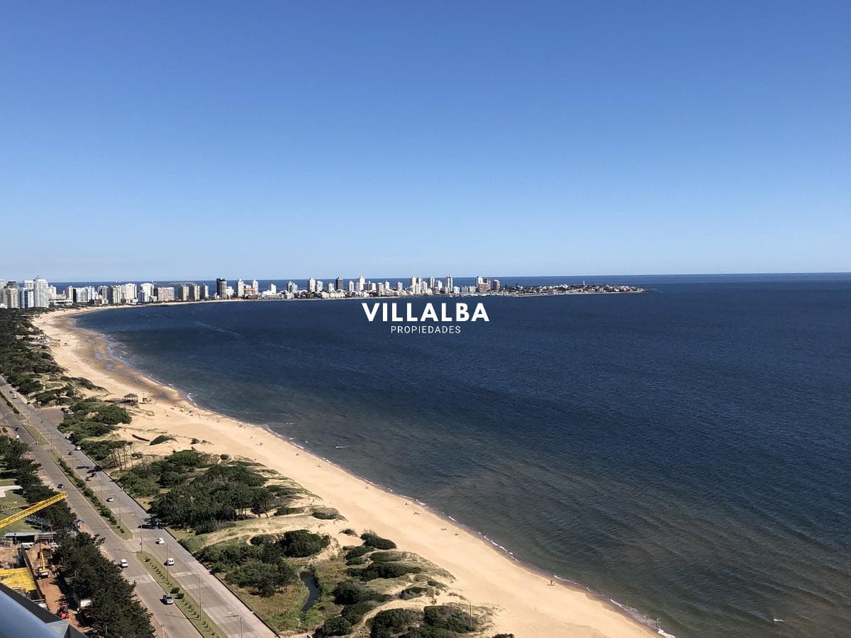 Venta y alquiler anual exclusivo Pent House Aquarela  3 dormitorios y dep.