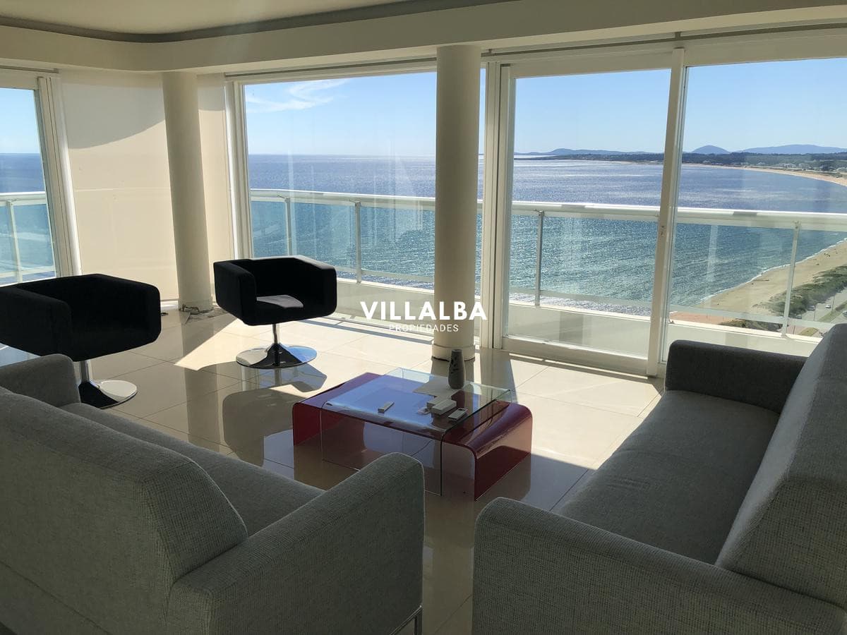 Venta y alquiler anual exclusivo Pent House Aquarela  3 dormitorios y dep.