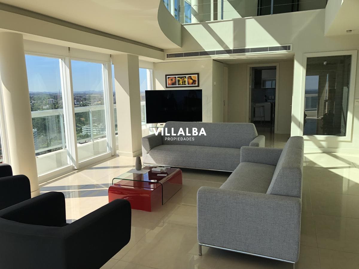 Venta y alquiler anual exclusivo Pent House Aquarela  3 dormitorios y dep.