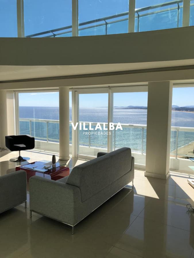 Venta y alquiler anual exclusivo Pent House Aquarela  3 dormitorios y dep.