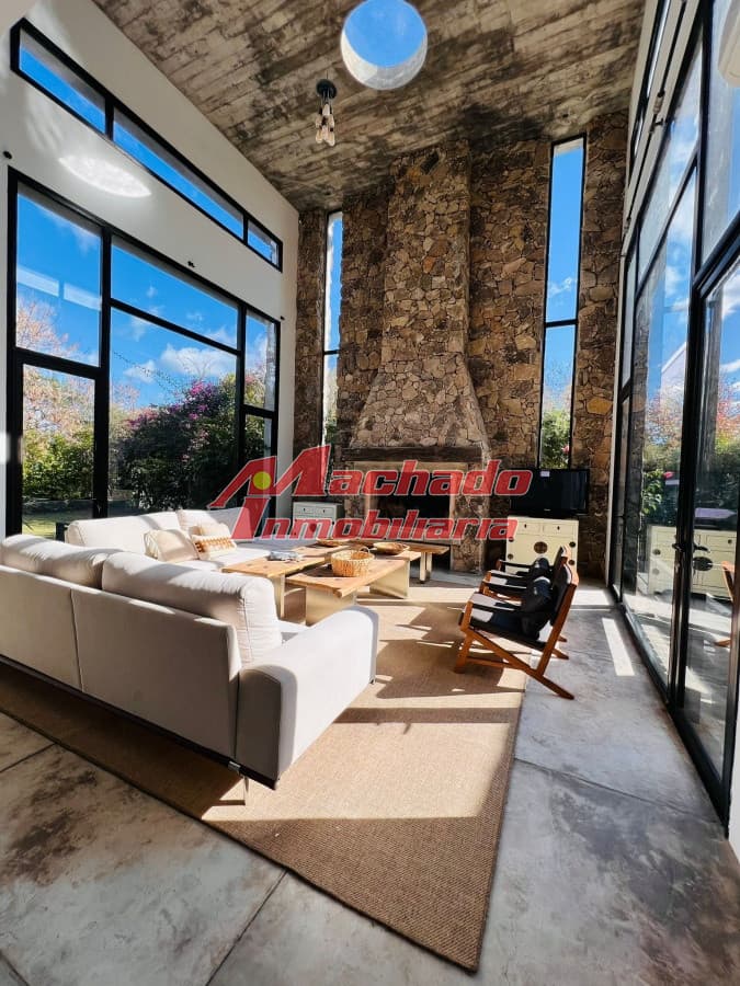Casa moderna en venta de 4 dormitorios en suite -Barrio Cerrado La Arbolada- Punta del Este.
