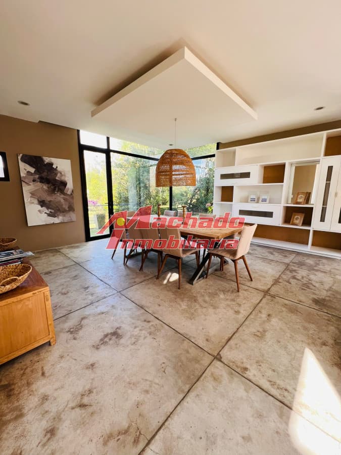 Casa moderna en venta de 4 dormitorios en suite -Barrio Cerrado La Arbolada- Punta del Este.
