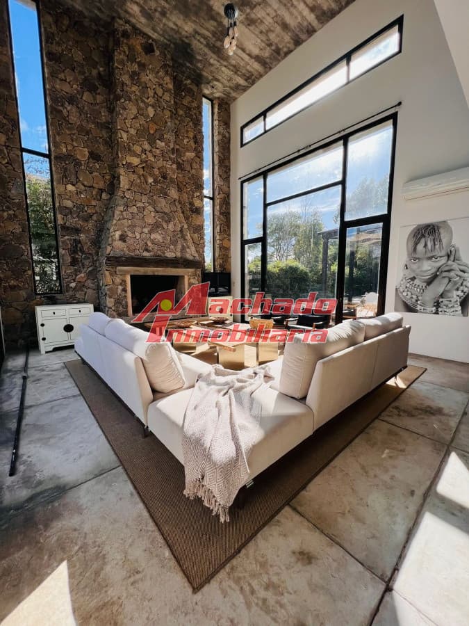 Casa moderna en venta de 4 dormitorios en suite -Barrio Cerrado La Arbolada- Punta del Este.
