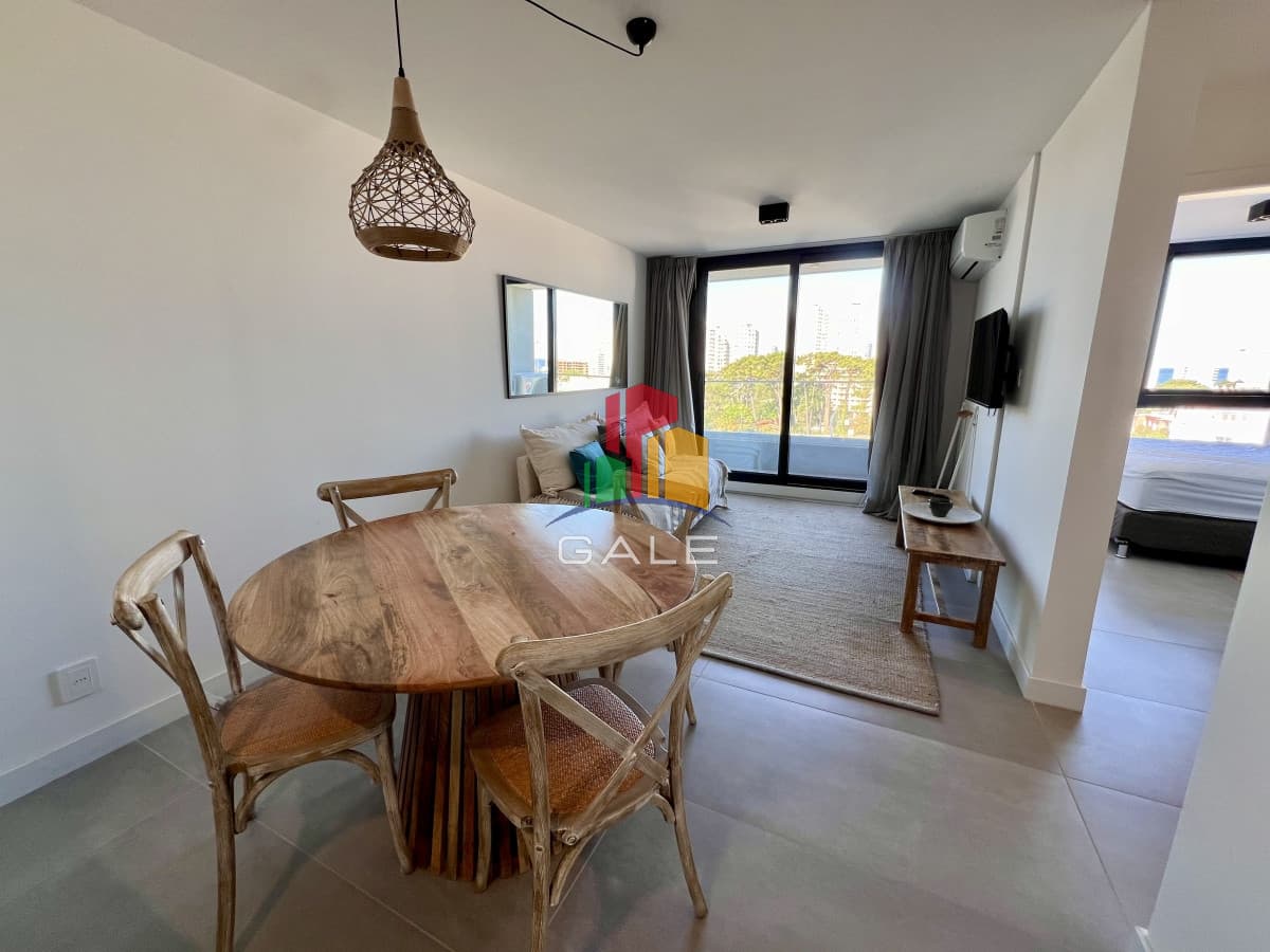 Gale Propiedades & Escribanía Apartamento ID.2022 - En alquiler anual apartamento de 1 y 1/2 dormitorios