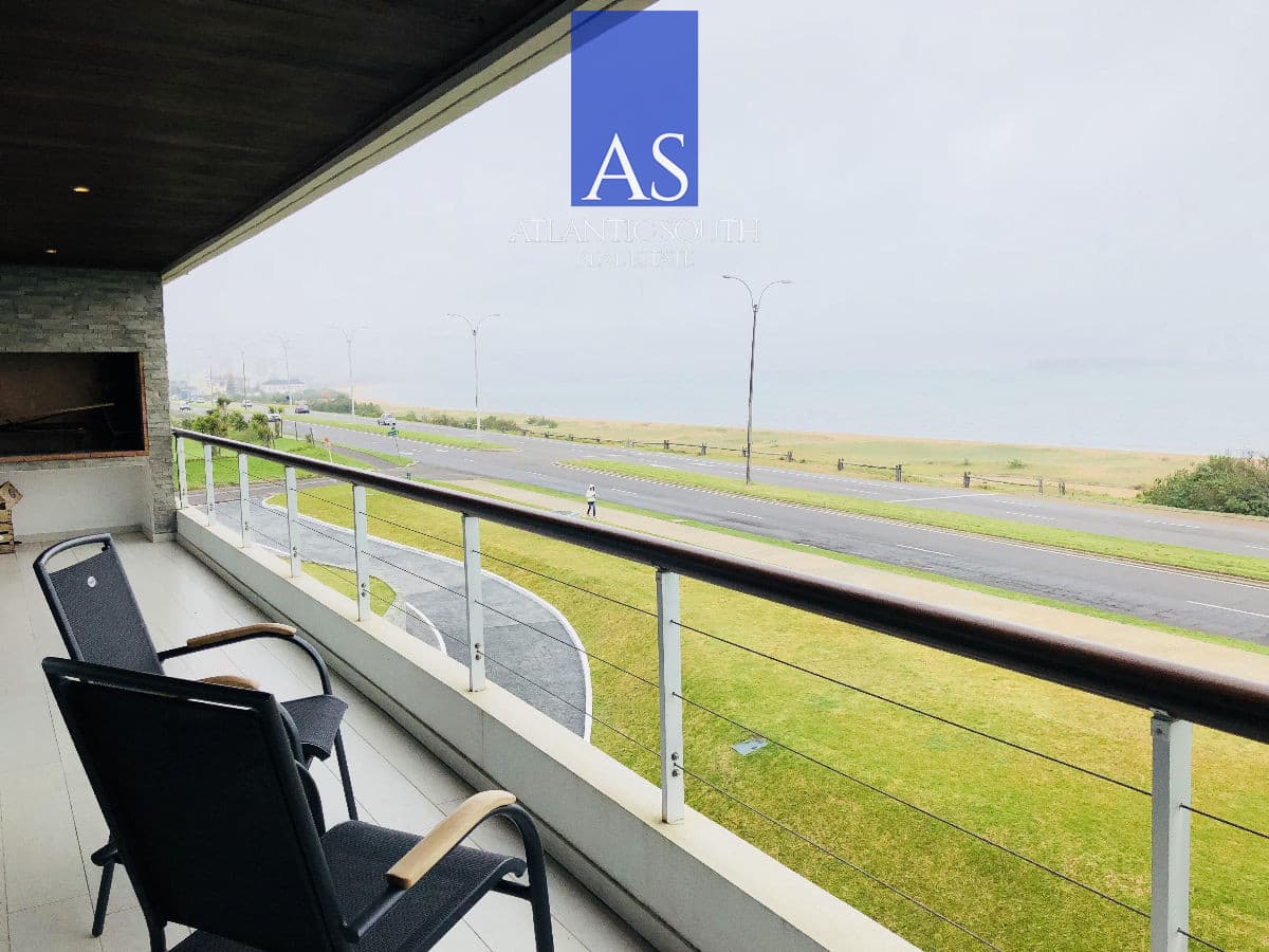 Isabel apartamento en venta 3 dormitorios más dependencia Vista al mar Piscina - Playa Mansa Punta del Este