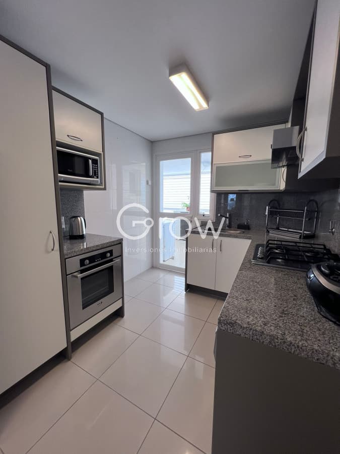 Apartamento en venta Torre Aquarela 2 dormitorios  y dependencia.-   -