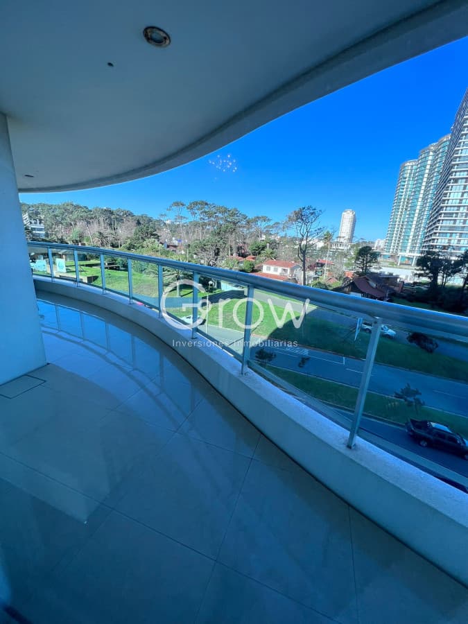 Apartamento en venta Torre Aquarela 2 dormitorios  y dependencia.-   -