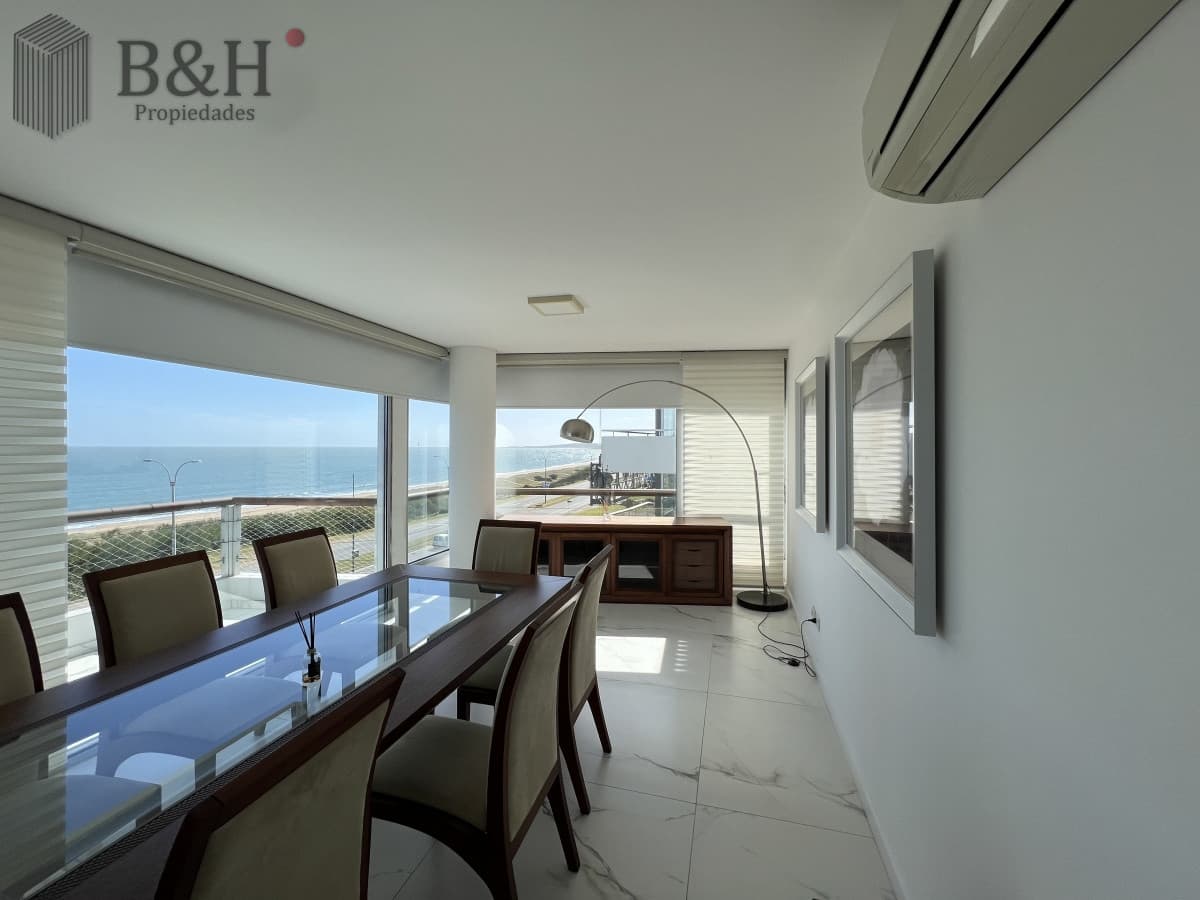 Hermoso apartamento en , venta y alquiler temporal  4 dormitorios. Playa mansa.