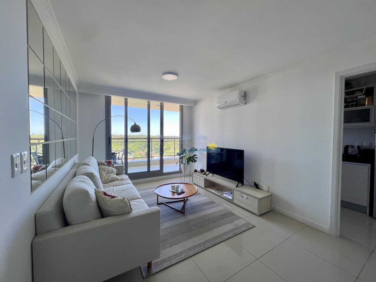 Apartamento de 2 dormitorios con servicio de playa. Place Lafayette Playa mansa Punta del Este. - Inmobiliaria Playa del Este