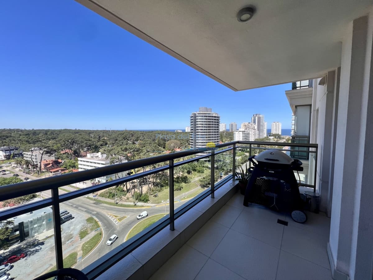 Apartamento de 2 dormitorios con servicio de playa. Place Lafayette Playa mansa Punta del Este. - Inmobiliaria Playa del Este