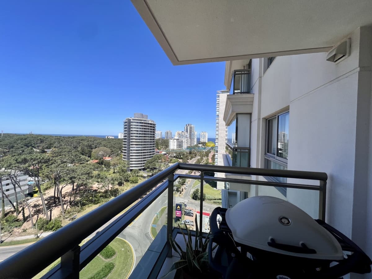 Apartamento de 2 dormitorios con servicio de playa. Place Lafayette Playa mansa Punta del Este. - Inmobiliaria Playa del Este