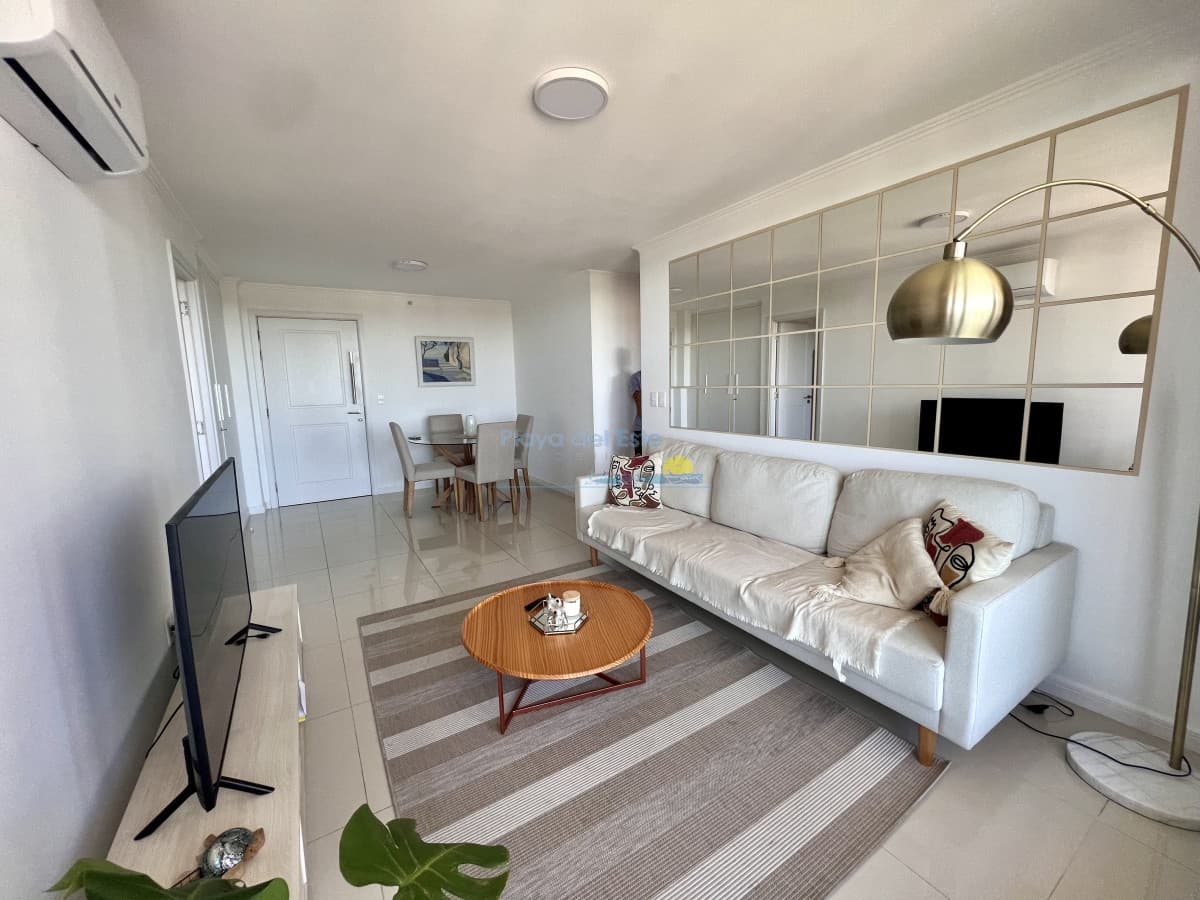 Apartamento de 2 dormitorios con servicio de playa. Place Lafayette Playa mansa Punta del Este. - Inmobiliaria Playa del Este