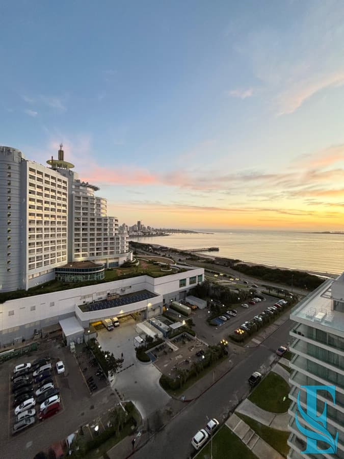 Alquiler Temporada Seasons Tower 2 Dormitorios y Dependencia Playa Mansa, Punta del Este