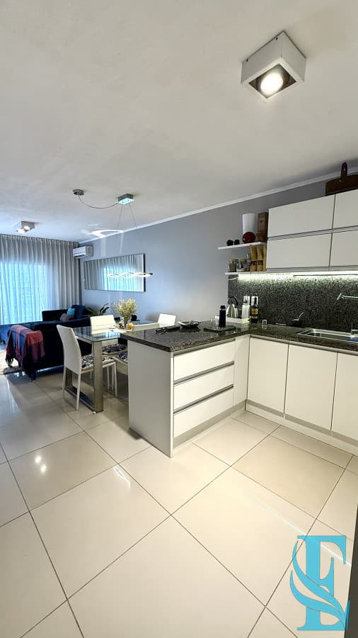 Venta Apartamento De Un Dormitorio Y Medio - Zona Roosevelt