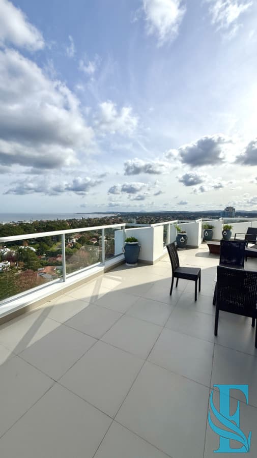 Venta Apartamento 2 Dormitorios Con Gran Terraza En Roosevelt