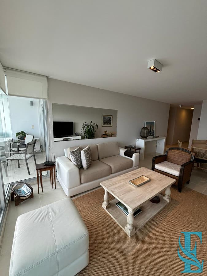 Alquiler Apartamento 2 Dorm Playa Mansa Season Tower