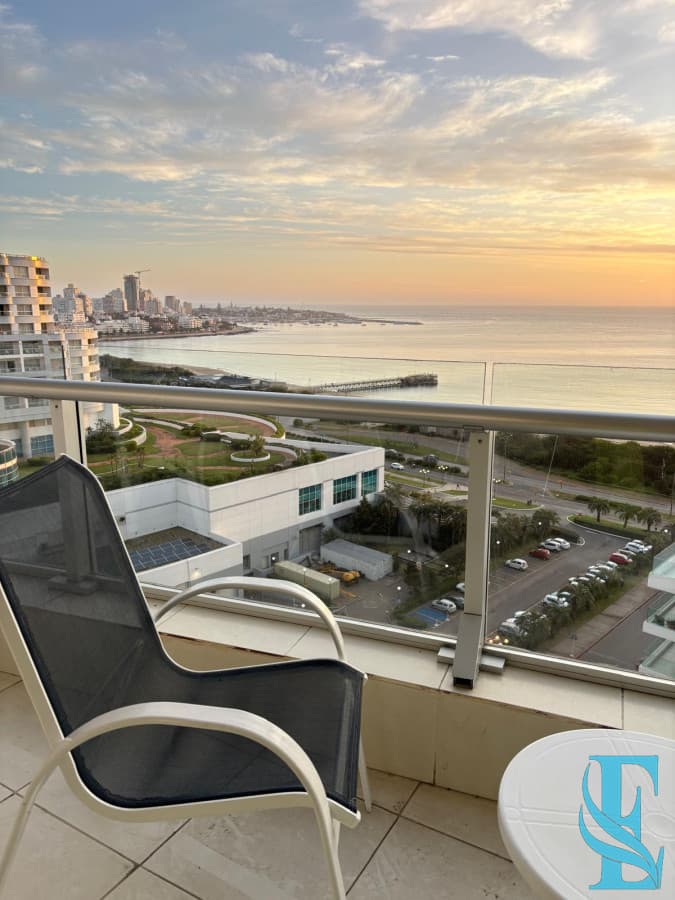 Alquiler Temporada Seasons Tower 2 Dormitorios y Dependencia Playa Mansa, Punta del Este