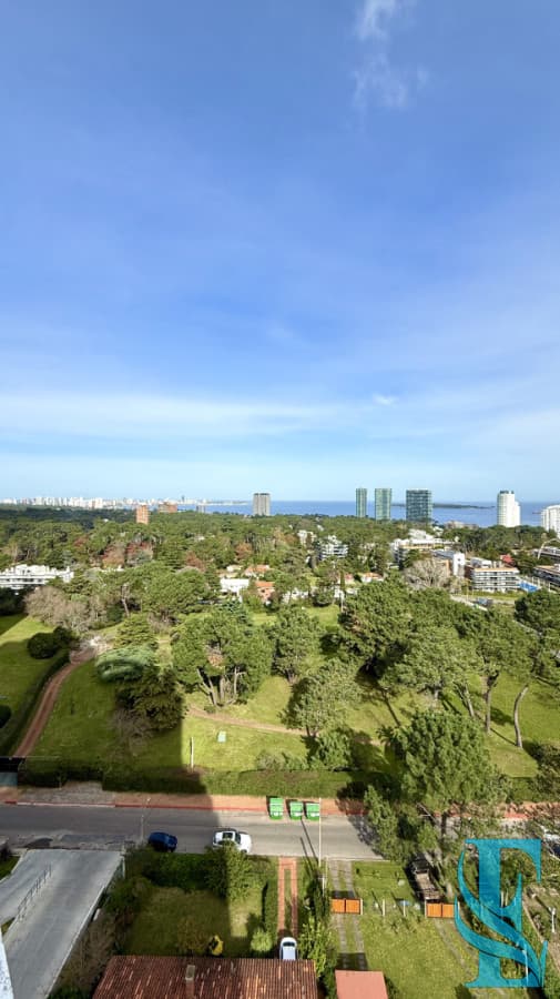 Venta Apartamento 2 Dormitorios Con Gran Terraza En Roosevelt