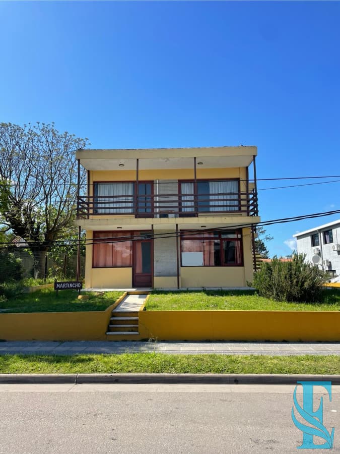 Venta De Dos Apartamentos + Dep En Gran Terreno Con Deposito De 200 M2 A 400mts Del Mar