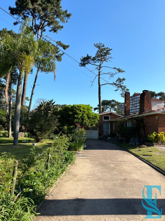 Gran Chalet Con 5 Dormitorios Y Mas de 3000 M2 De Terreno Punta del Este, Playa Mansa
